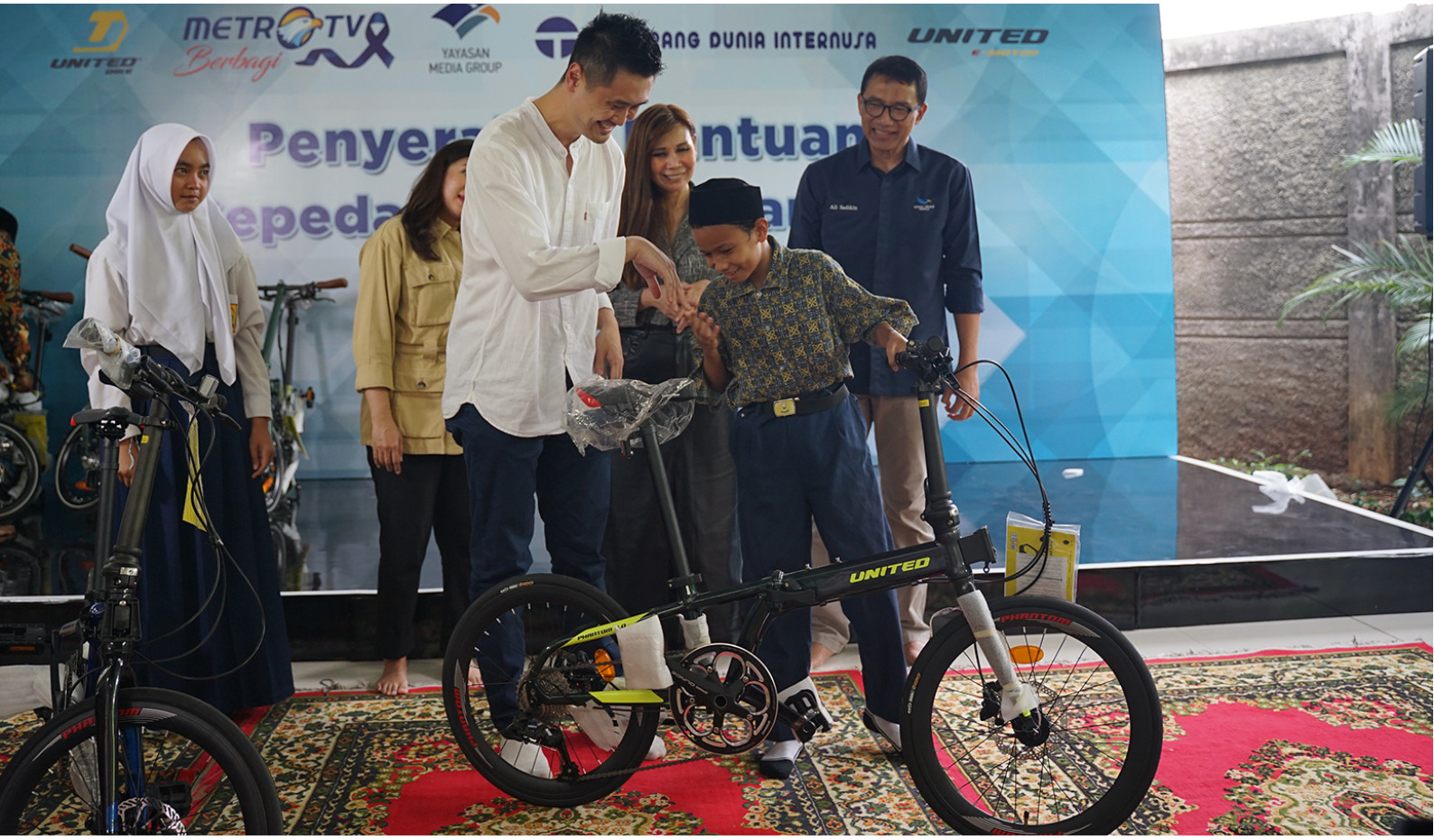 PT TERANG DUNIA INTERNUSA TBK BERI 394 UNIT SEPEDA BAGI MASYARAKAT YANG MEMBUTUHKAN