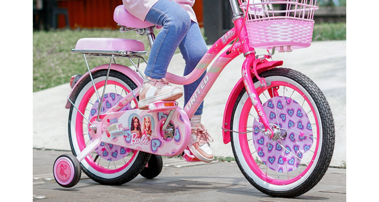 Serunya Bermain United Barbie Kids 12