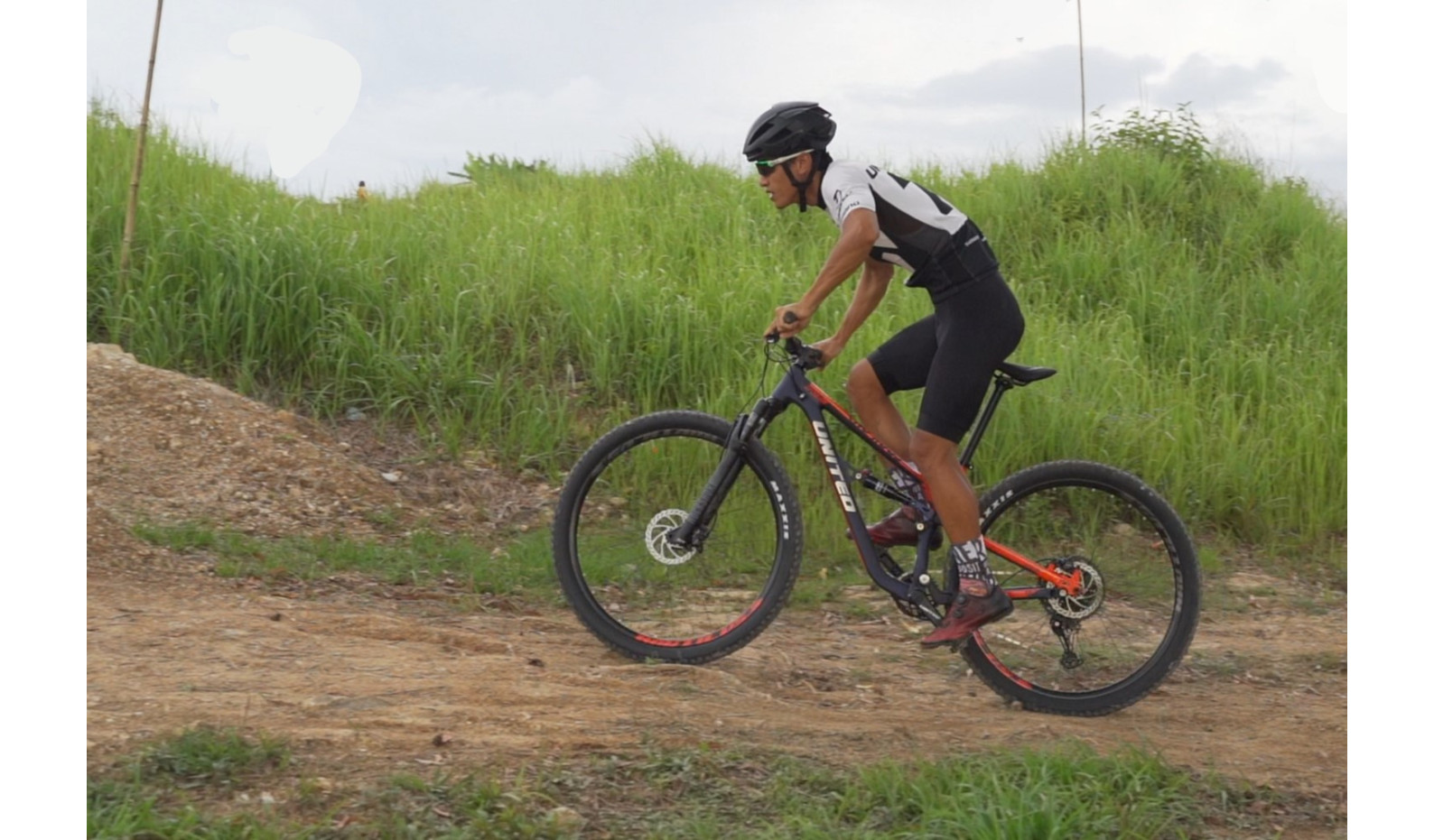 Isu BBM Naik, Tren Bersepeda Melesat: Saatnya Beralih ke United Bike dengan Promo Spesial April