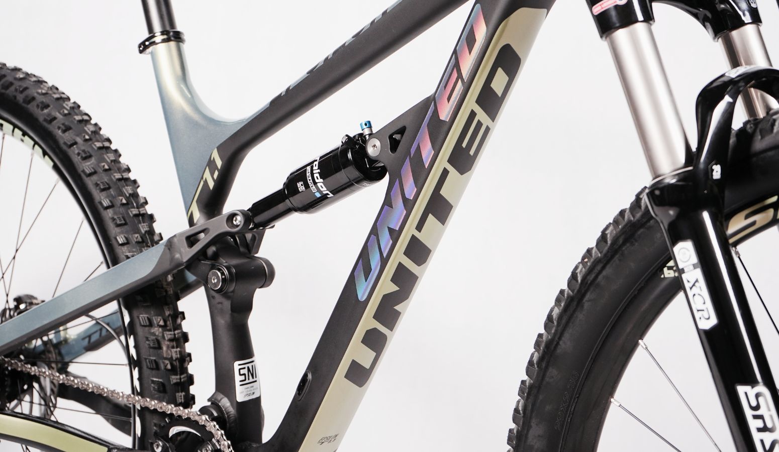 Hardtail vs Full Suspension: Mana yang Lebih Cocok Untukmu?