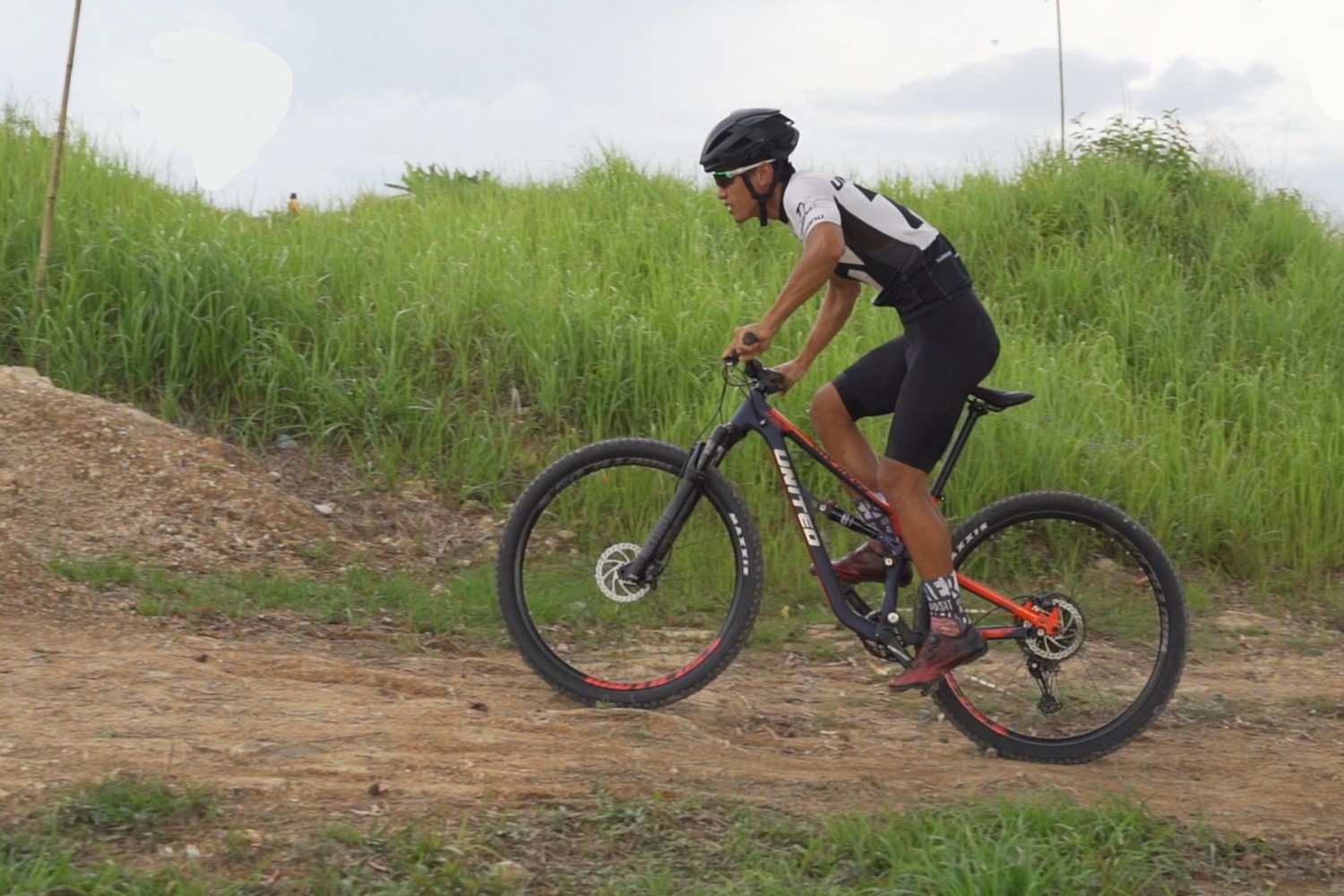 Isu BBM Naik, Tren Bersepeda Melesat: Saatnya Beralih ke United Bike dengan Promo Spesial April